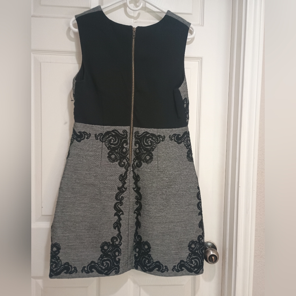 Diane Von Furstenberg Gray and Black Dress Size 10 - Picture 3 of 5